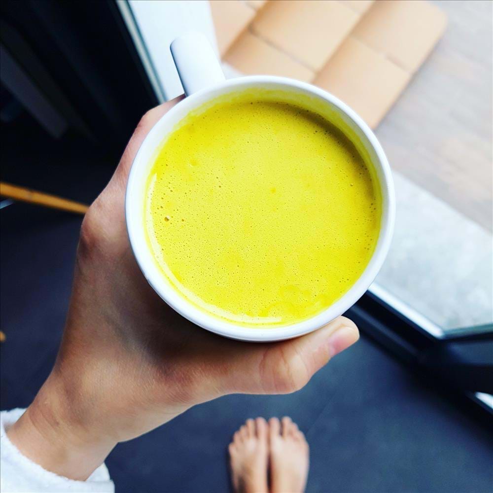 Elixir de cúrcuma y maca con tahini